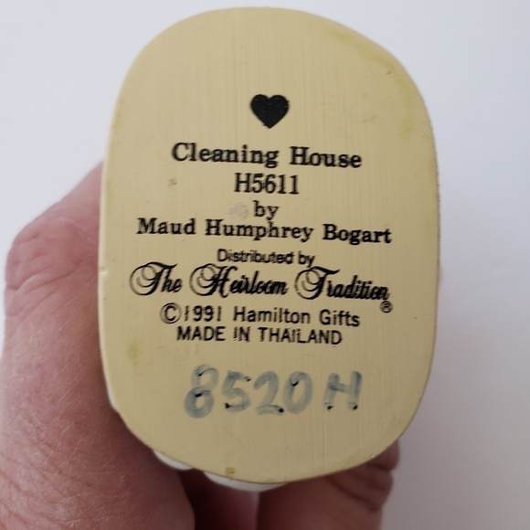 Maud Humphrey Bogart Cleaning House Figure 1991 Hamilton Gifts H5611 8520 H - Picture 5 of 7